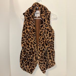 BB Dakota faux fur leopard vest